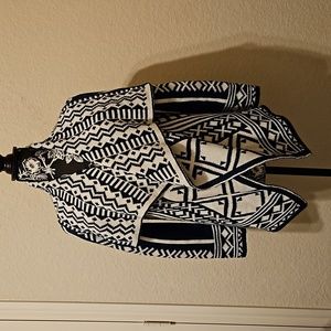 Woven & Heart Black and white waterfall cardigan geometric print size small